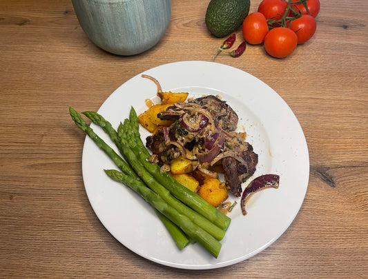 Spargel mit Lammkottlets und Kartoffeln