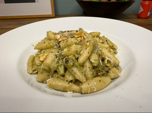 Pasta mit Brokkoli und Wallnüssen